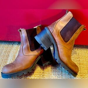 CATHY DEAN s5.5 boots-leather in/out-gently loved-mild wear inside from on/off